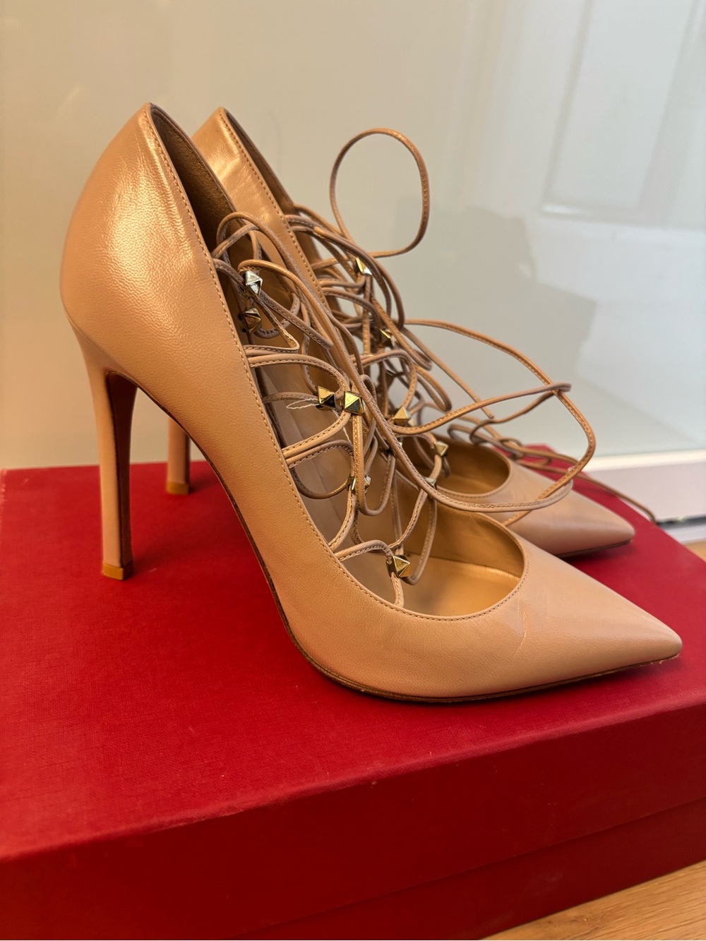 Valentino Garavani Beige Lace-Up Rockstud Pointed Pumps - Picture 2 of 7